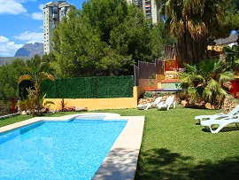 Holiday homes with pool and garden. Benidorm holiday apartments near beaches